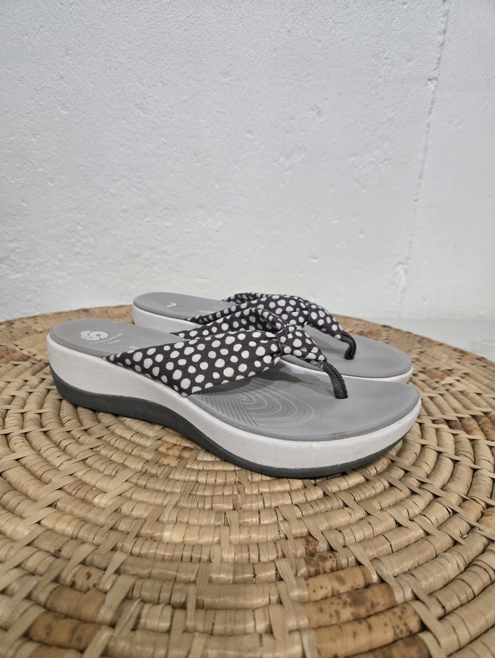 Clarks Cloudstepper Polk Dot Gray Sandals 8